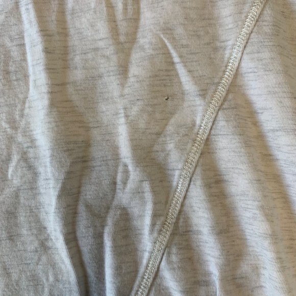 IVIVVA Lululemon Girls T-Shirt Size 12 Marle Grey Super Soft Tee Top Girl Hi-Lo - Picture 5 of 6